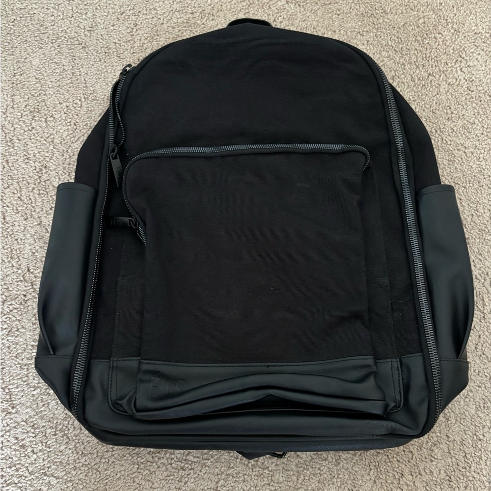 Beis the backpack in Black